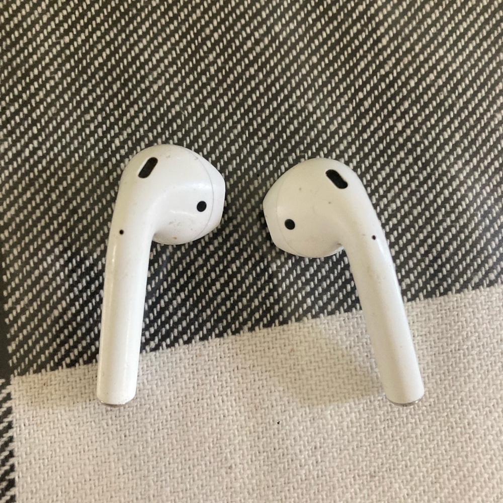 Wireless White Earbuds
